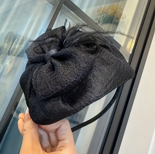 Bow half hat